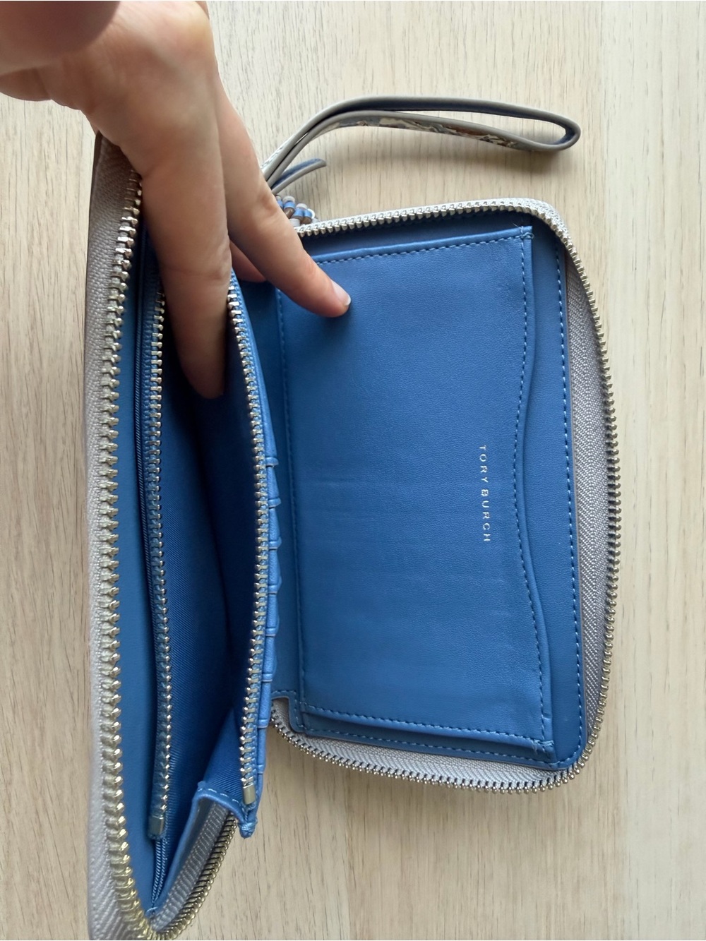 Tory Burch Limited Edition Elephant Zip Wallet Wristlet Leather French Gray 2017 - Picture 12 of 16